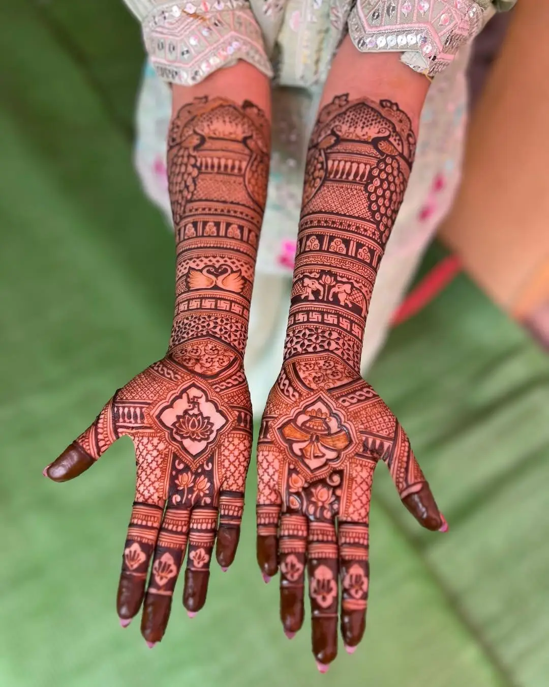 ZuwixArt creates premium bridal mehndi with intricate designs that leave a lasting impression.
