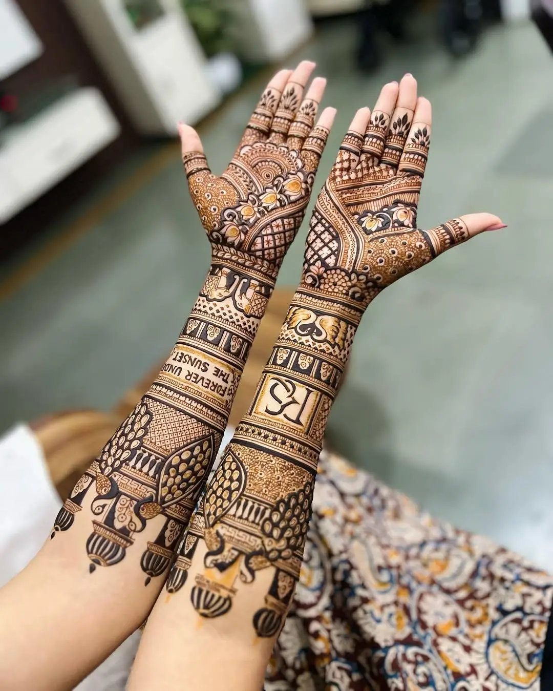 ZuwixArt creates premium bridal mehndi with intricate designs that leave a lasting impression.
