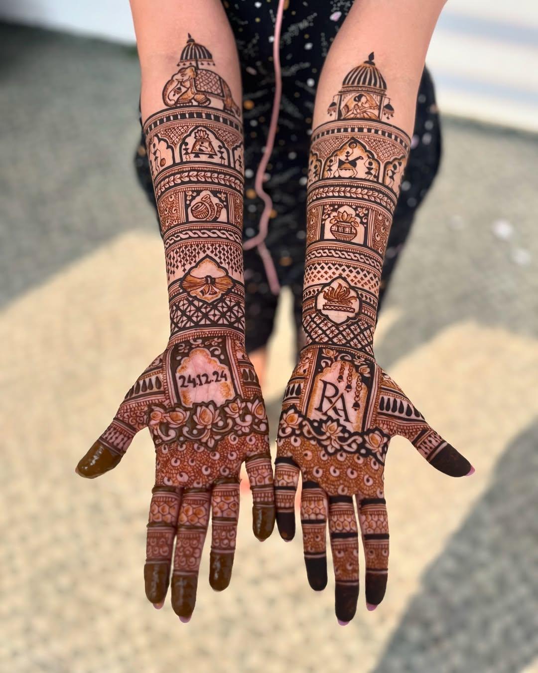 This beautiful bridal mehndi was created by ZuwixArt in Pune – perfect for your big day!