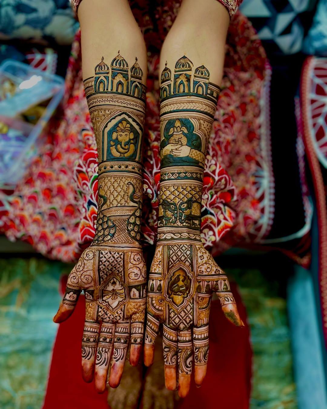 This beautiful bridal mehndi was created by ZuwixArt in Pune – perfect for your big day!