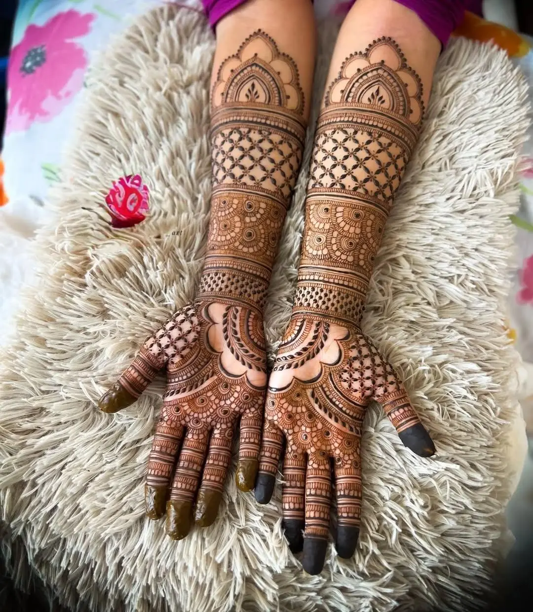 Stunning bridal mehndi created by ZuwixArt, Pune’s leading mehndi artist for weddings.